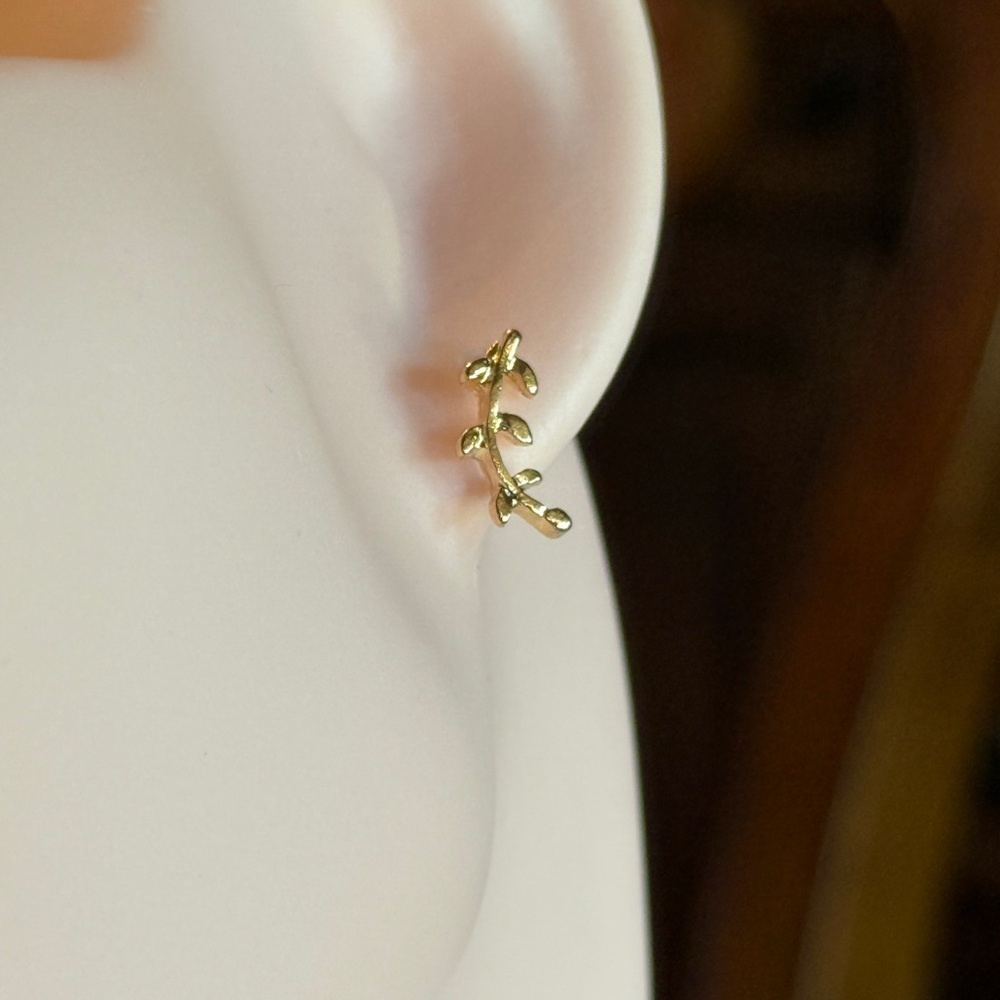 Minimalist Gold Tone Leaf  Earrings - Picture 2 of 3